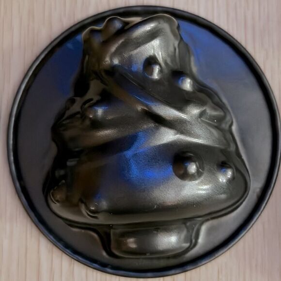 Set of 4 Christmas shaped mini cake pans. NWOT - Picture 4 of 6